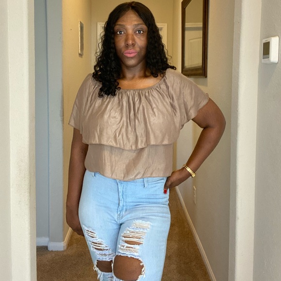 Relaxed Style Ruffled Top - Picture 3 of 16